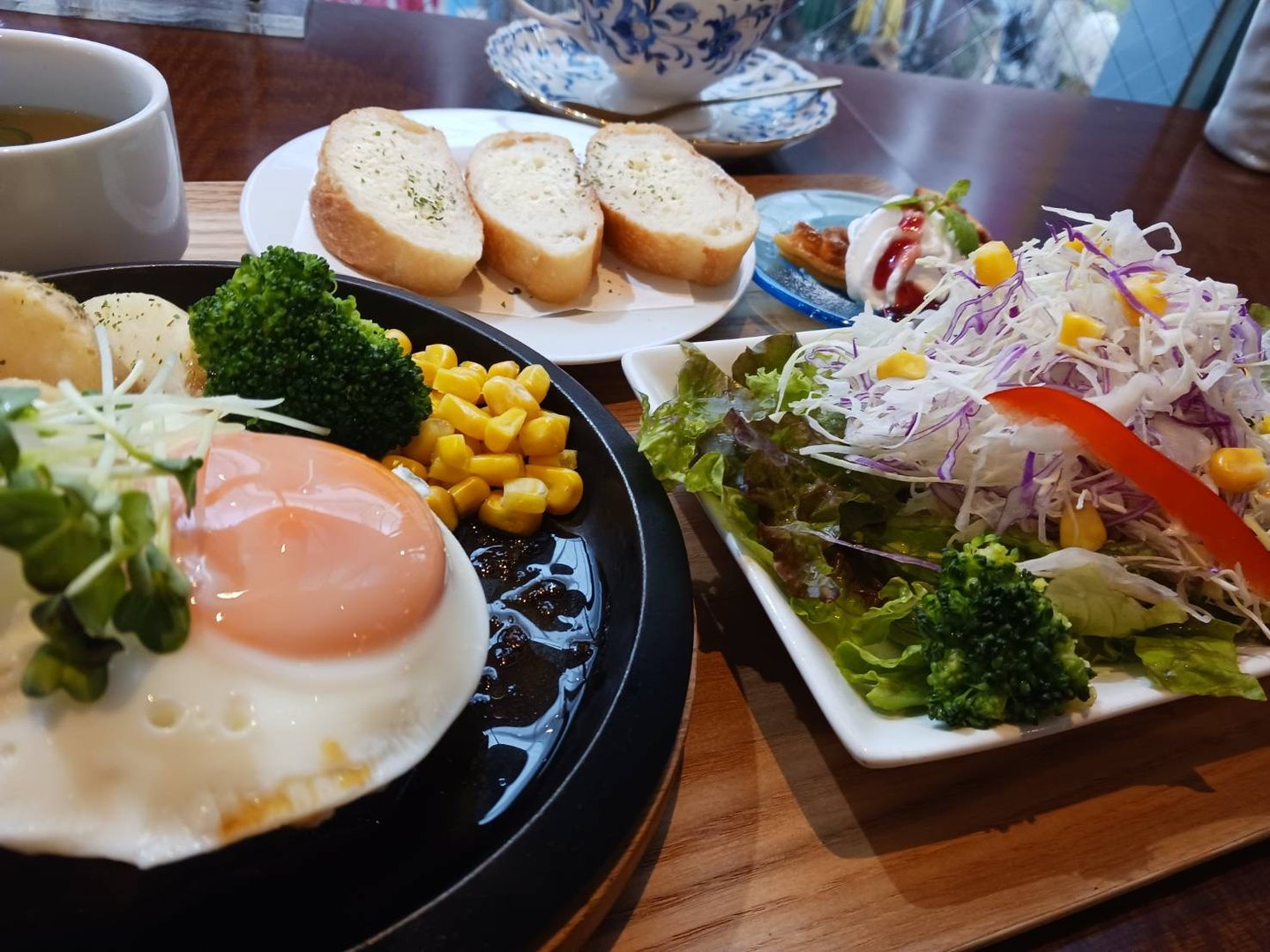 和風ハンバーグ（サラダ・スープ・パン付）