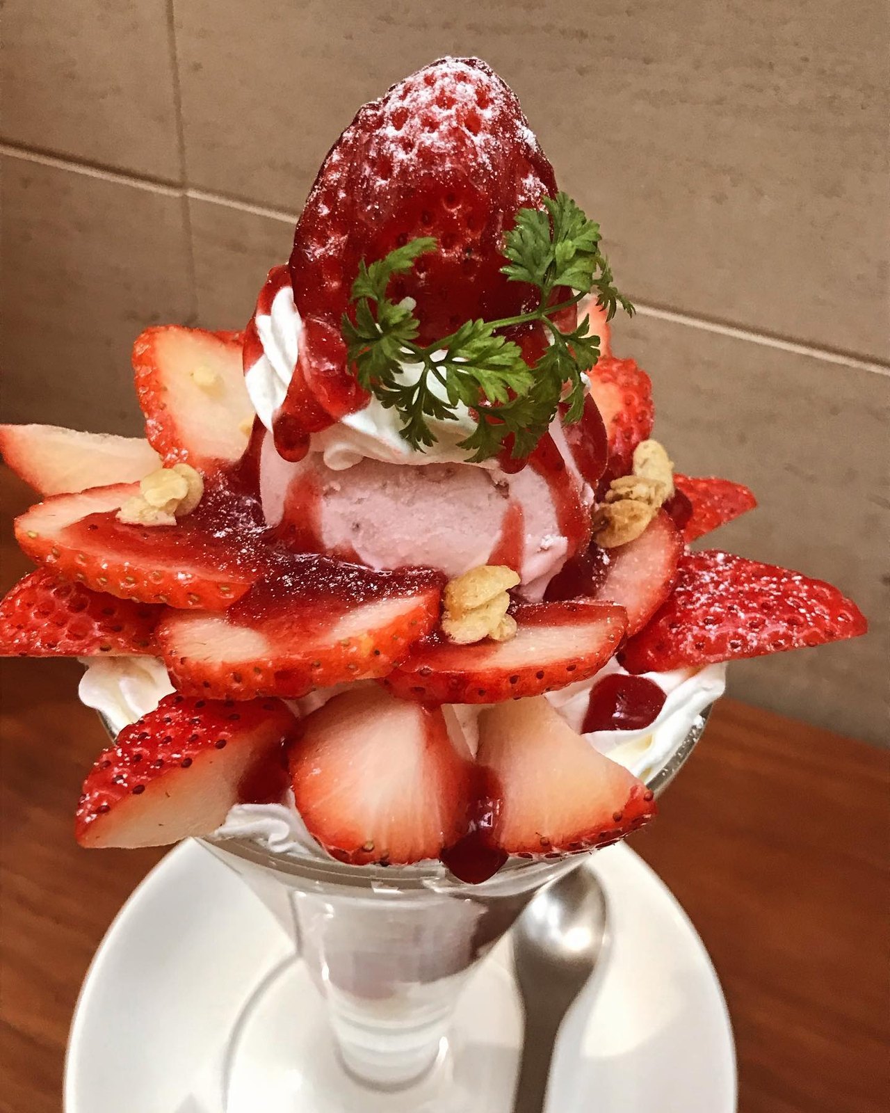 いちごのパフェ